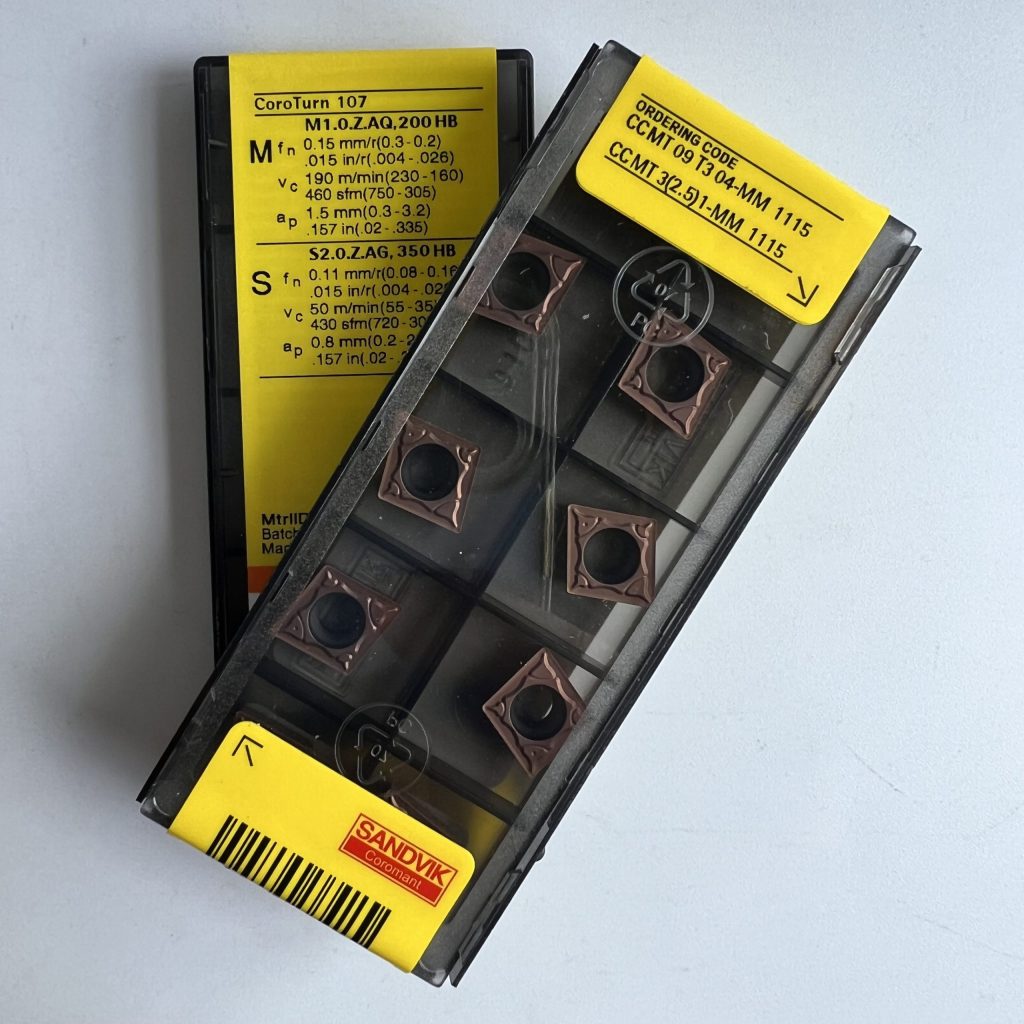 SANDVIK / CCMT09T304-MM 1115 / 10 pcs